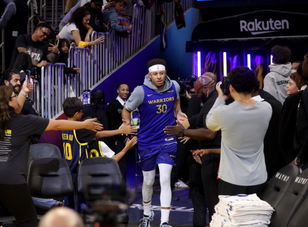 Golden State Warriors' Seth Curry #30 wears he jersey number...