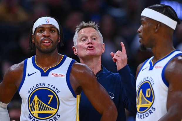 Golden State Warriors head coach Steve Kerr gestures behind Golden State Warriors' Buddy Hield (7) in the third quarter of their NBA game at Chase Center in San Francisco, Calif., on Thursday, Oct. 23, 2025. (Jose Carlos Fajardo/Bay Area News Group)