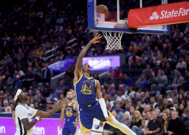 Golden State Warriors' Will Richard #3 shoots past Memphis Grizzlies'...