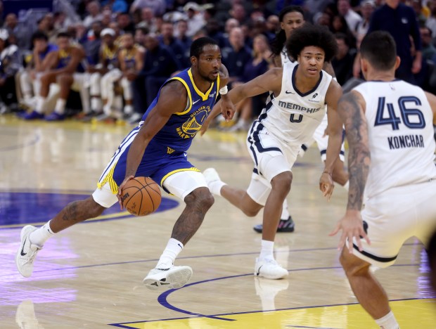 Golden State Warriors' Jonathan Kuminga #1 drives to the basket...