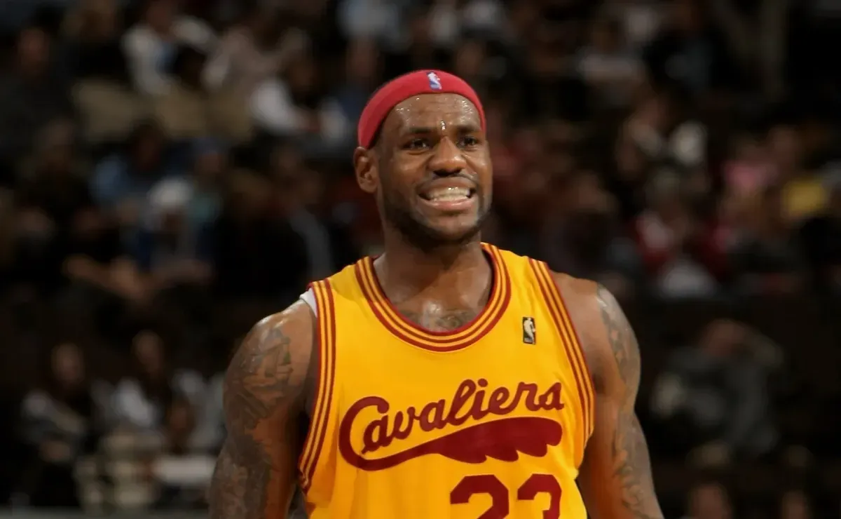 LeBron James addresses what his mindset was like during his rookie season with the Cavaliers