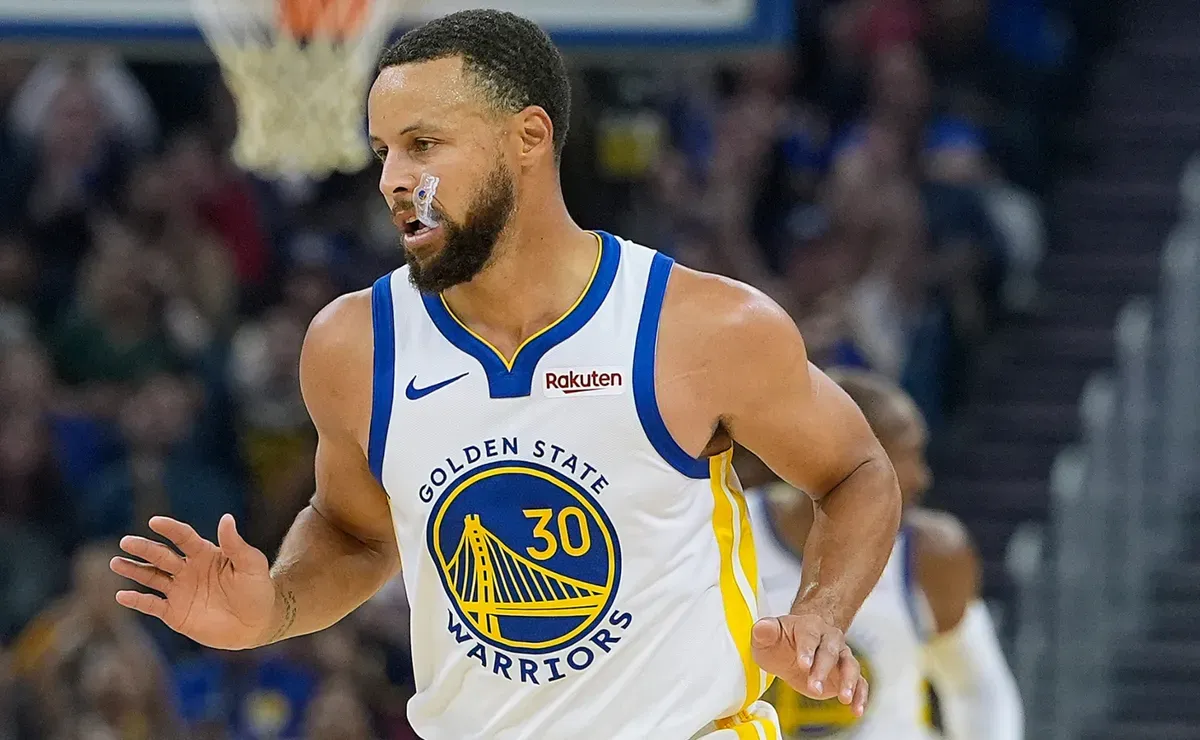 Is Stephen Curry playing tonight for Warriors vs Trail Blazers in the 2025-26 NBA preseason?