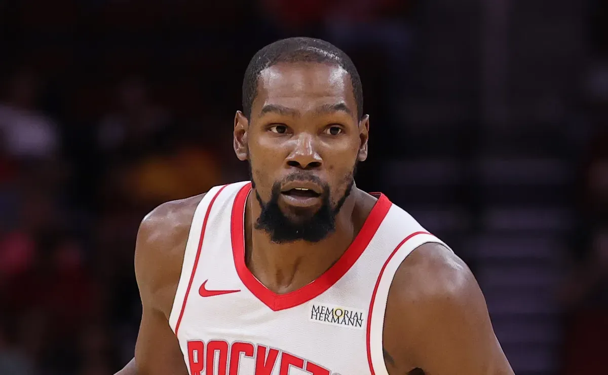 Rockets' Kevin Durant defends one of his teammates on social media after criticism over a recent fight