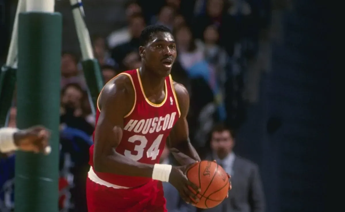 Rockets legend Hakeem Olajuwon makes a major statement on whether they would beat Michael Jordan’s Bulls