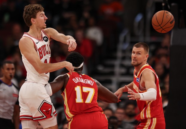 Chicago Bulls forward Matas Buzelis (14) passes the ball in the fourth quarter during a game against the Atlanta Hawks, Monday, Oct. 27, 2025, at the United Center in Chicago. (Dominic Di Palermo/Chicago Tribune)
