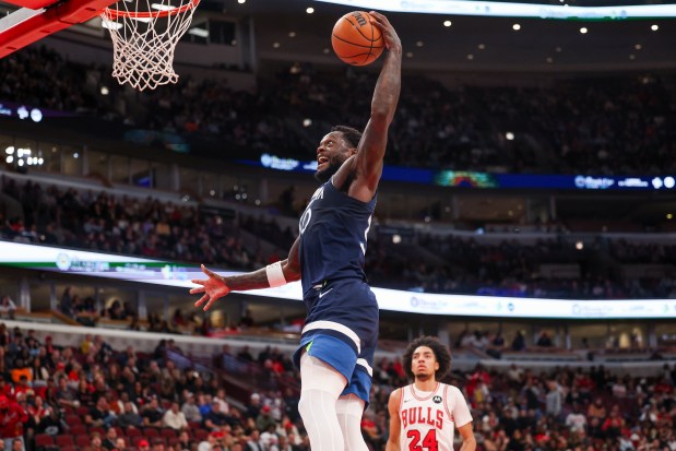 Minnesota Timberwolves forward Julius Randle (30) dunks the ball during the second quarter against the Chicago Bulls at the United Center Thursday Oct. 16, 2025, in Chicago. (Armando L. Sanchez/Chicago Tribune)