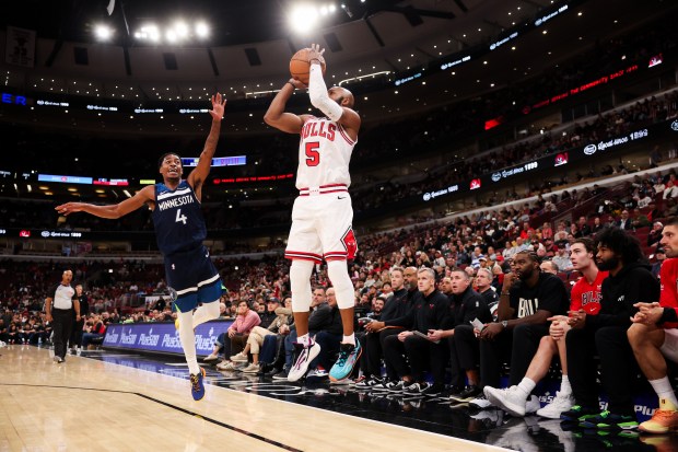 Chicago Bulls guard Jevon Carter (5) goes up for a shot during the fourth quarter against the Minnesota Timberwolves at the United Center Thursday Oct. 16, 2025, in Chicago. (Armando L. Sanchez/Chicago Tribune)