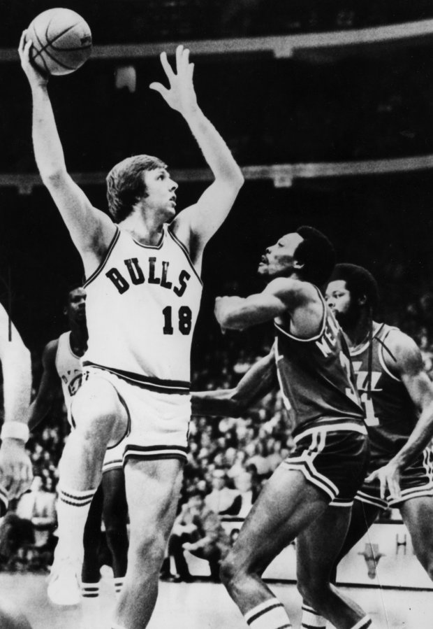 Tom Boerwinkle played all 10 seasons of his career with the Bulls (1968 to 1978) and was a center on the defensive minded Bulls teams of the 70s that had four 50-plus-win seasons and its first division title. While not a prolific scorer, Boerwinkle stood 7 feet and proved valuable in the high post, setting picks and grabbing rebounds. In 1970 during a game against Phoenix, he grabbed 37 rebounds for a Bulls record. He finished his career with 4, 596 points, 5,745 rebounds and 2,007 assists. Tribune photo by Edward Wagner Jr., dated Nov. 30, 1977...OUTSIDE TRIBUNE CO.- NO MAGS, NO SALES, NO INTERNET, NO TV, CHICAGO OUT.. 00299235A Da Best Bulls (basketball pro)