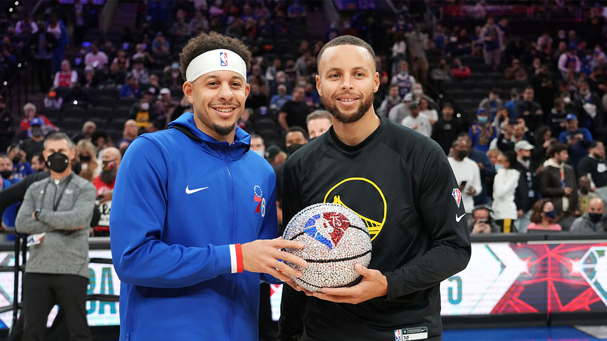 Brothers Steph, Seth Curry swap jerseys at Warriors open practice – NBC Sports Bay Area & California
