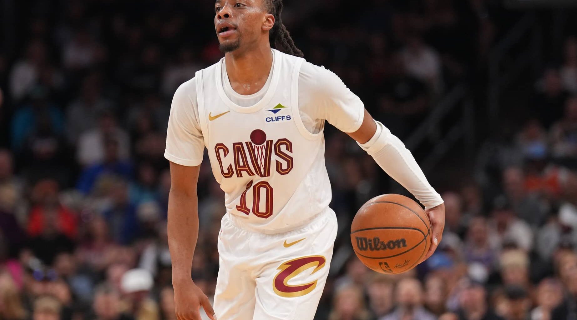 Cavaliers guard Darius Garland dribbles against the Suns during the first half at Footprint Center