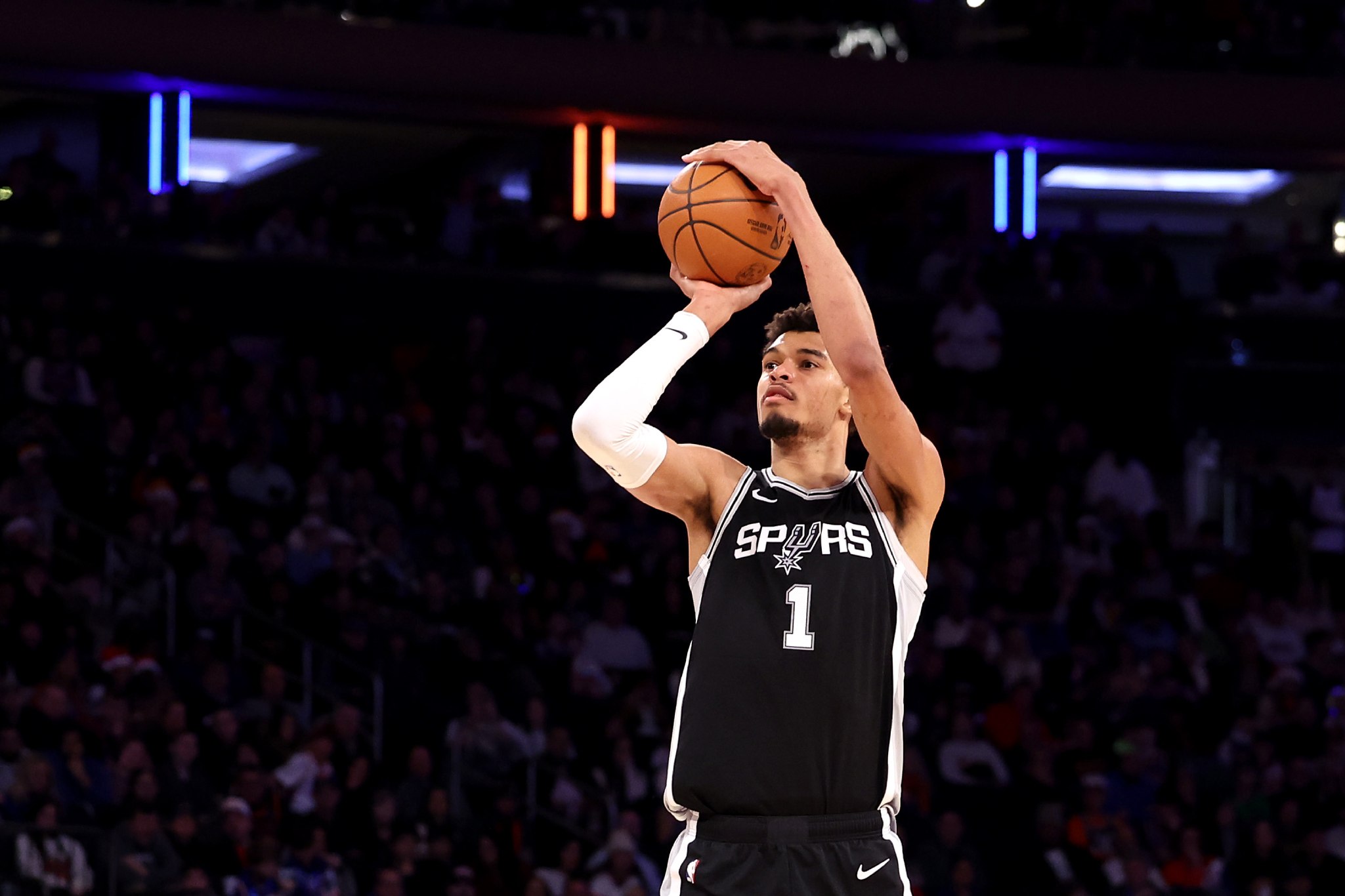 NEW YORK, NEW YORK - DECEMBER 25: Victor Wembanyama #1 of the San Antonio Spurs in action against the New York Knicks at Madison Square Garden on December 25, 2024 in New York City. NOTE TO USER: User expressly acknowledges and agrees that, by downloading and or using this photograph, User is consenting to the terms and conditions of the Getty Images License Agreement.  (Photo by Luke Hales/Getty Images)