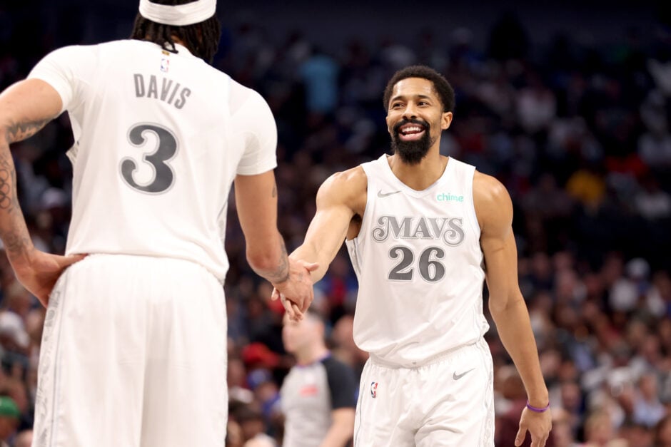 Spencer Dinwiddie on the Mavericks. Anthony Davis from back in foreground
