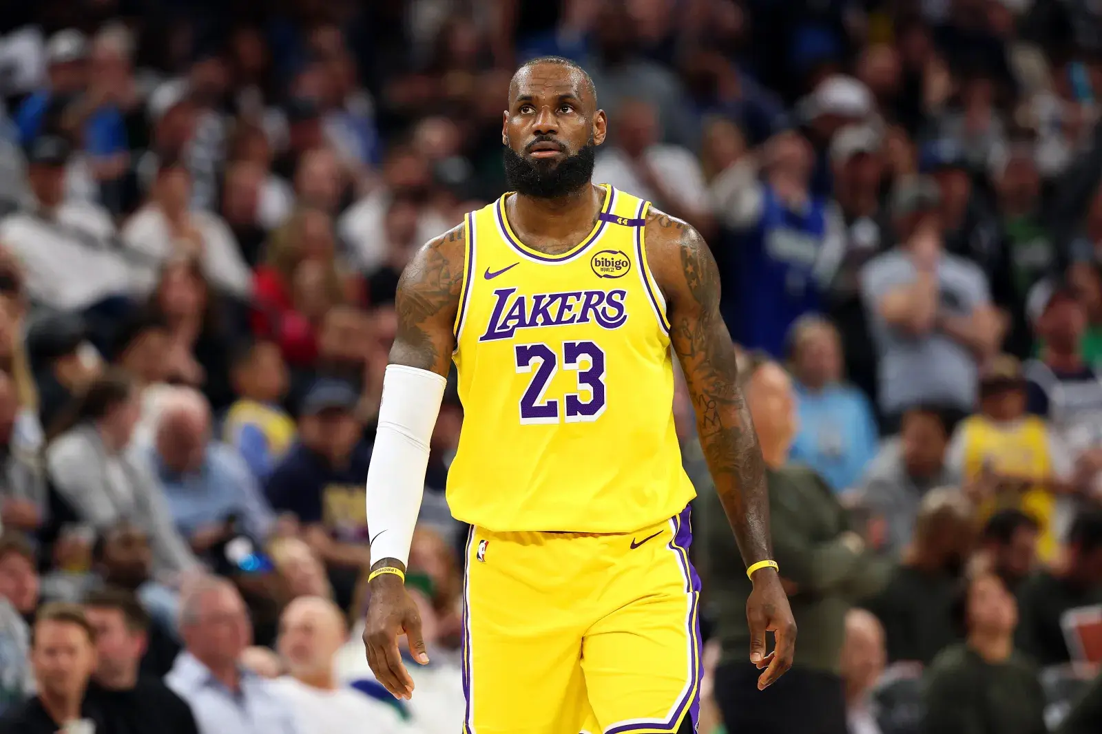 lebron james with los angeles lakers in nba game