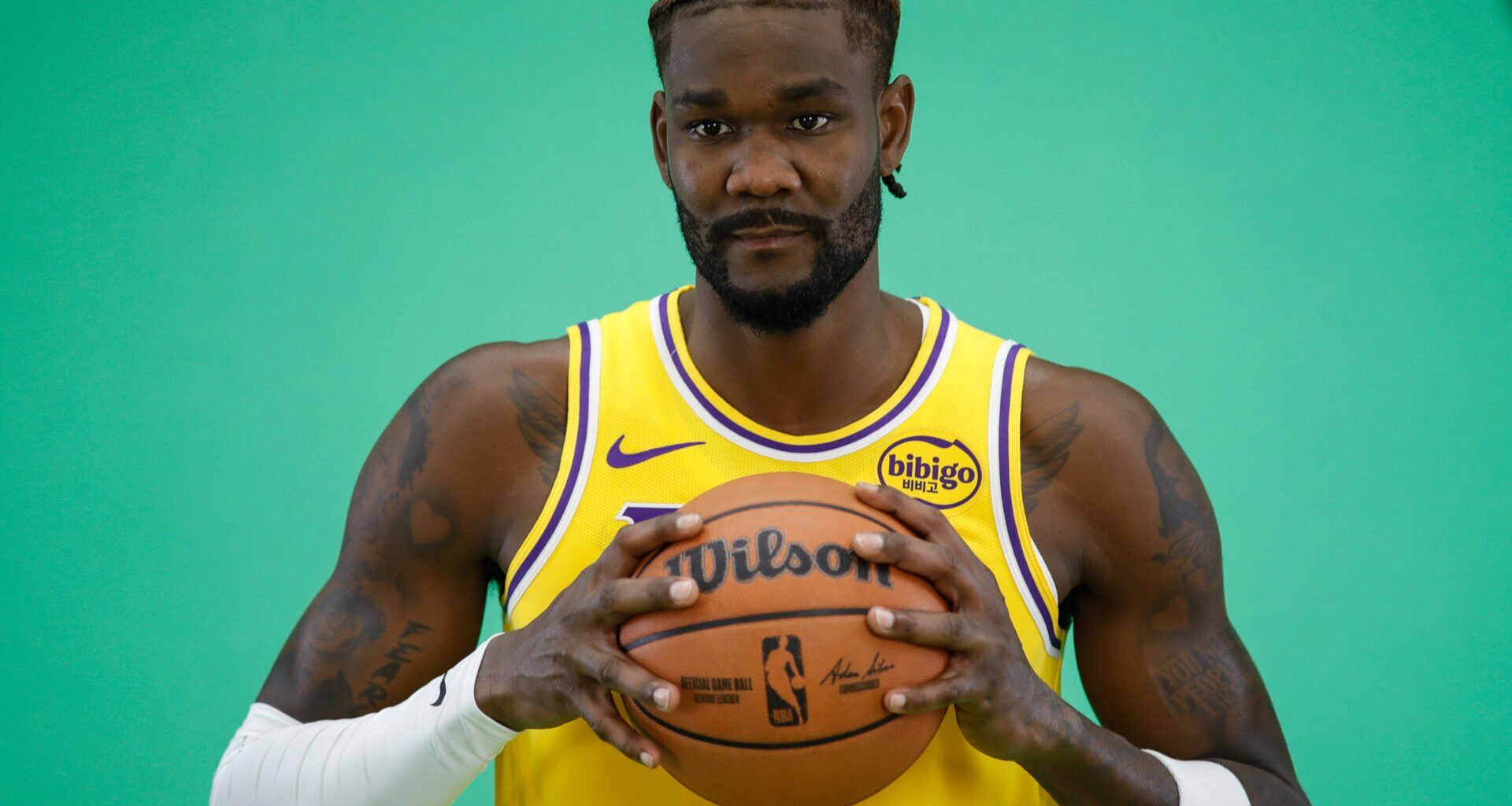 NBA fans don't agree about Deandre Ayton's debut performance for LA Lakers, 'as long as...'