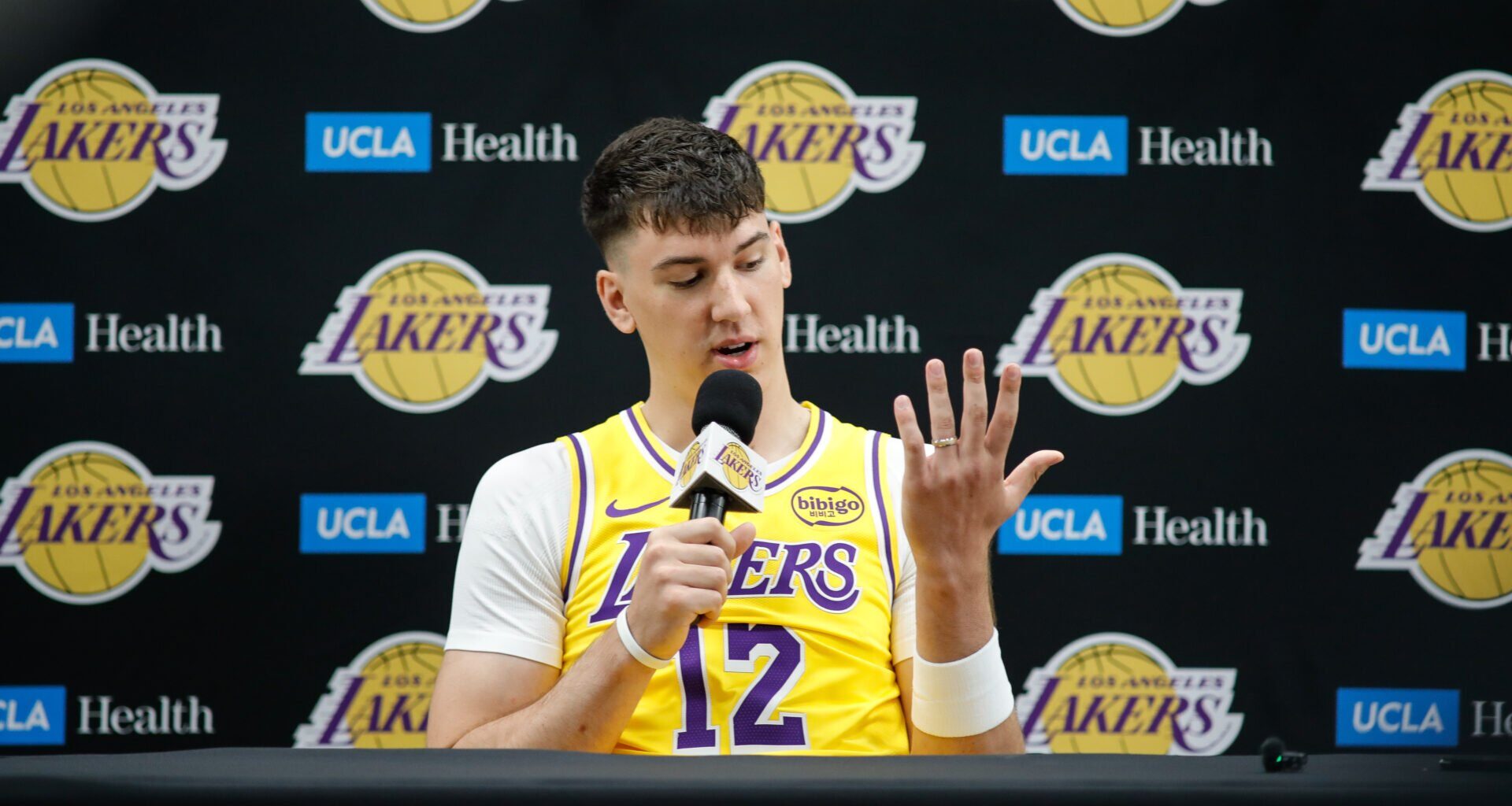 Jake LaRavia names LA Lakers leader the roster listens to, ‘easy to stand behind someone like that…’