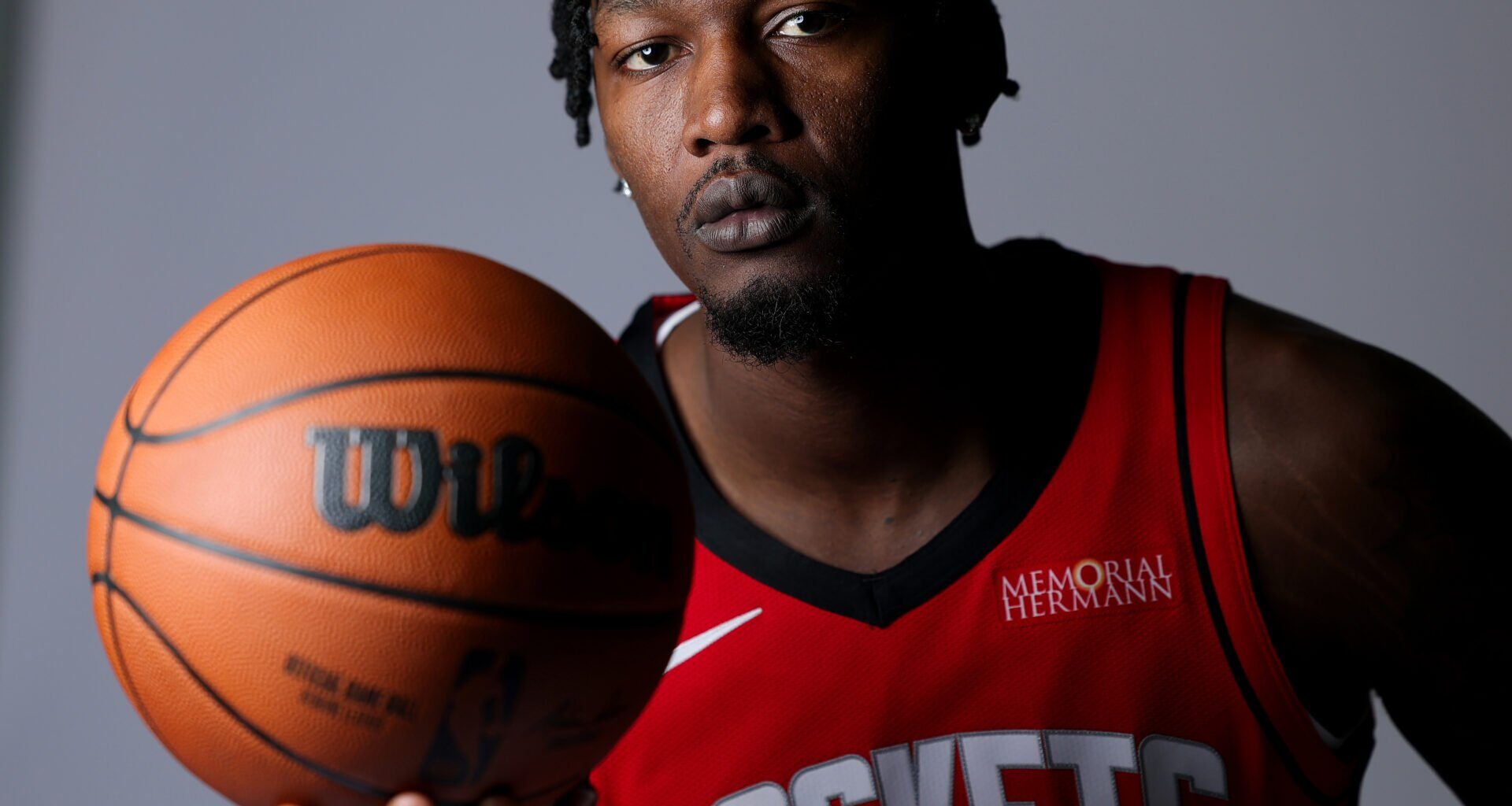 LA Lakers fans are all making the same Rob Pelinka point after Dorian Finney-Smith injury impact for Rockets revealed