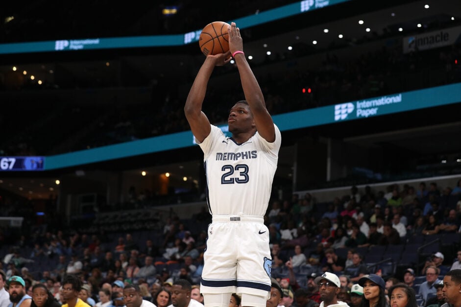 Cedric Cowards shoots the ball for Memphis Grizzlies