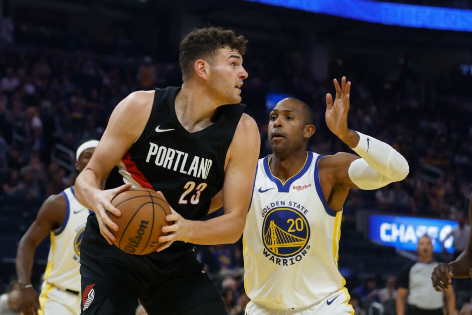 Donovan Clingan #23 of the Portland Trail Blazers is guarded by Al Horford #20 of the Golden State Warriors in the first quarter at Chase Center.