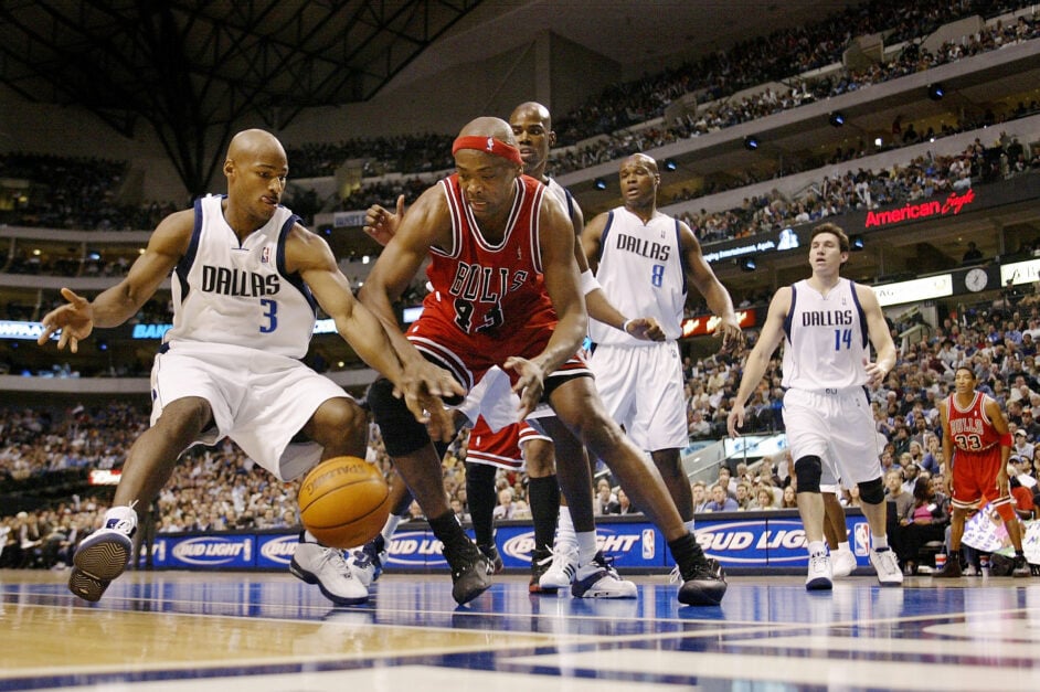 Travis Best #3 of the Dallas Mavericks steals the ball from Corie Blount #43 of the Chicago Bulls in the first quarter November 25, 2003 at the American Airlines Center.