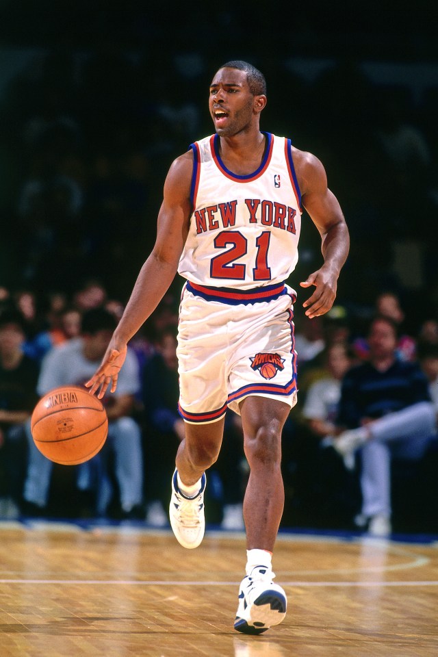 LONG ISLAND - OCTOBER 22: Charlie Ward #21 of the New York Knicks drives against the Utah Jazz on October 22, 1994 at Nassau Memorial Coliseum in Long Island, New York. NOTE TO USER: User expressly acknowledges and agrees that, by downloading and or using this photograph, User is consenting to the terms and conditions of the Getty Images License Agreement. Mandatory Copyright Notice: Copyright 1994 NBAE (Photo by Noren Trotman/NBAE via Getty Images)