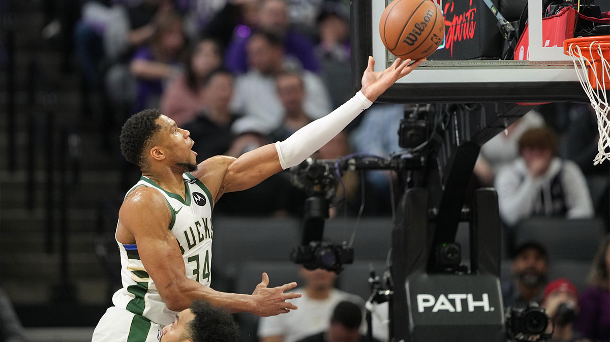 Milwaukee Bucks forward Giannis Antetokounmpo (34) scores against the Sacramento Kings during the fourth quarter at Golden 1 Center.