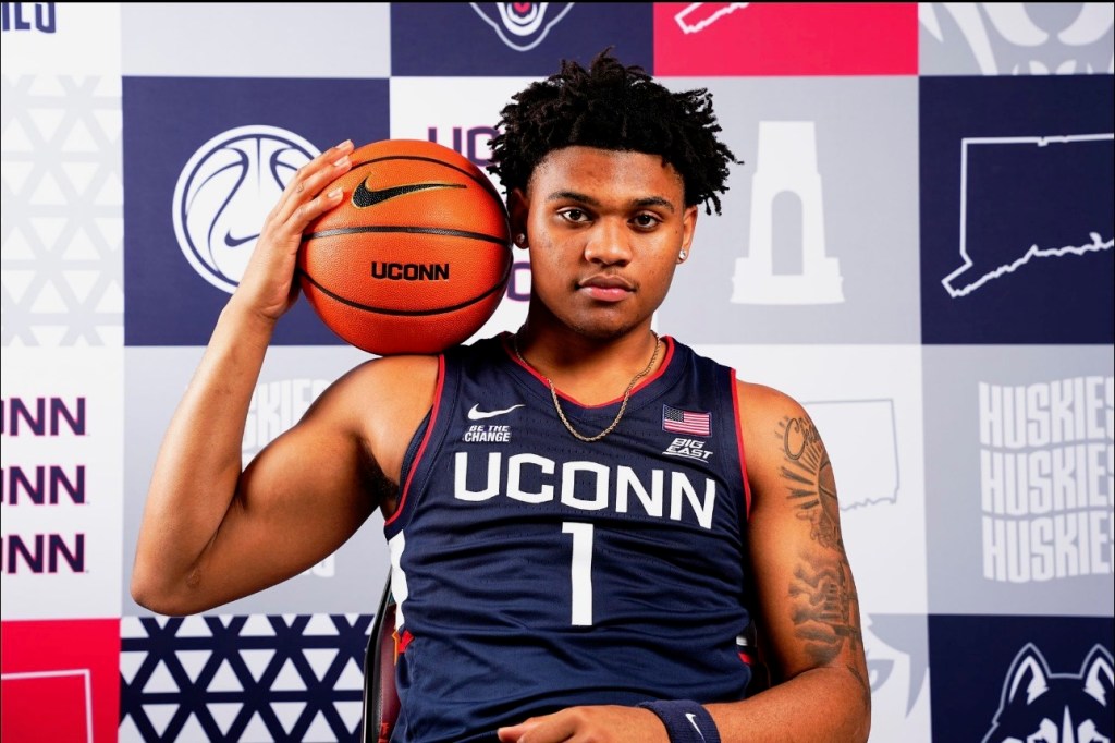 Four-star wing commits to UConn men's basketball