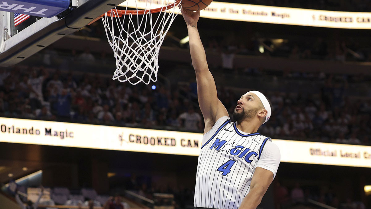 Orlando Magic guard Jalen Suggs (4) drives to the basket against the Miami Heat in the fourth quarter at Kia Center.
