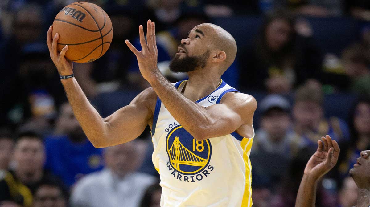 Golden State Warriors guard Jerome Robinson (18) goes up for a layup in front of Utah Jazz forward Taylor Hendricks (0) during the fourth quarter at Chase Center.