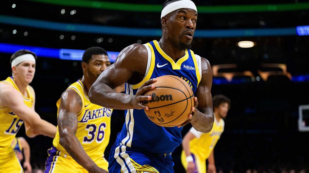 Golden State Warriors forward Jimmy Butler III (10) looks to pass during the second half against the Los Angeles Lakers at Crypto.com Arena. 