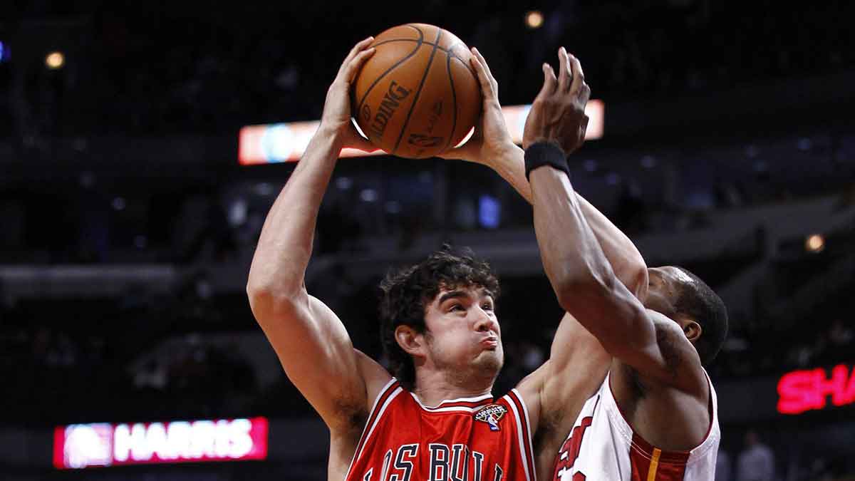Chicago Bulls forward Joe Alexander (20) shoots the ball over Miami Heat forward James Jones (22) during the second half at the United Center. The Miami Heat defeated the Chicago Bulls 103-74.