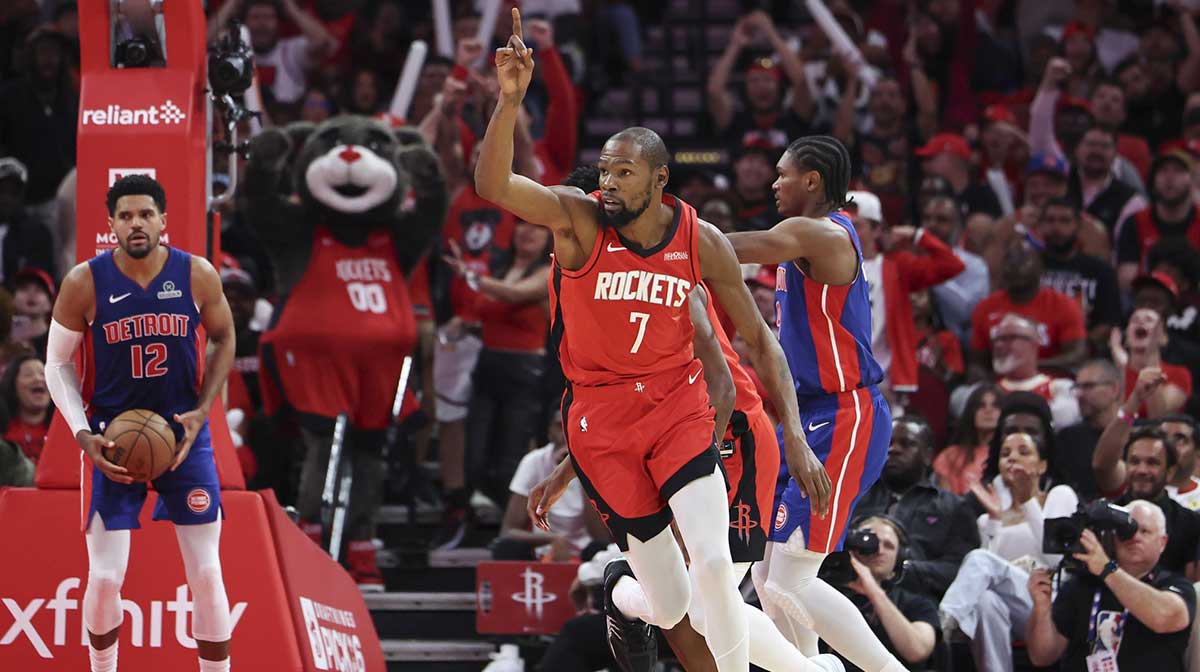 Houston Rockets forward Kevin Durant (7) reacts after scoring a basket during the fourth quarter against the Detroit Pistons at Toyota Center.