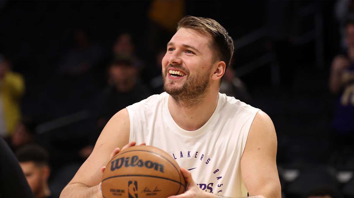 Los Angeles Lakers guard Luka Doncic (77) warms up before game against Houston Rockets