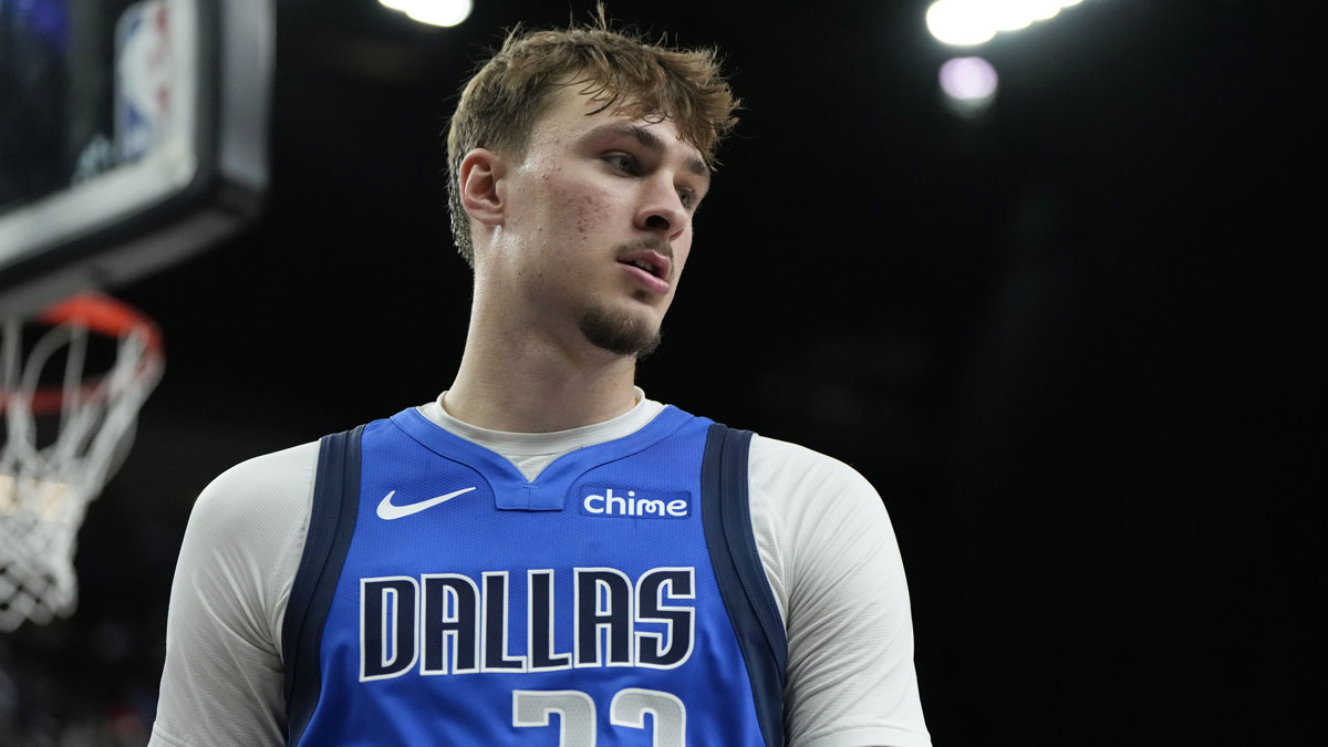 Mavericks forward Cooper Flagg (32) looks outward during the second half against the Los Angeles Lakers at T-Mobile Arena