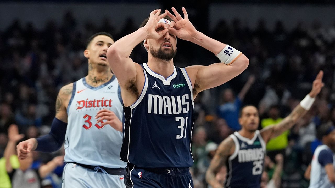 Dallas Mavericks guard Klay Thompson (31) gestures after scoring a 3-point basket against Washington Wizards forward Kyle Kuzma, left, during the first half of an NBA basketball game Monday, Jan. 27, 2025, in Dallas. (AP Photo/LM Otero)