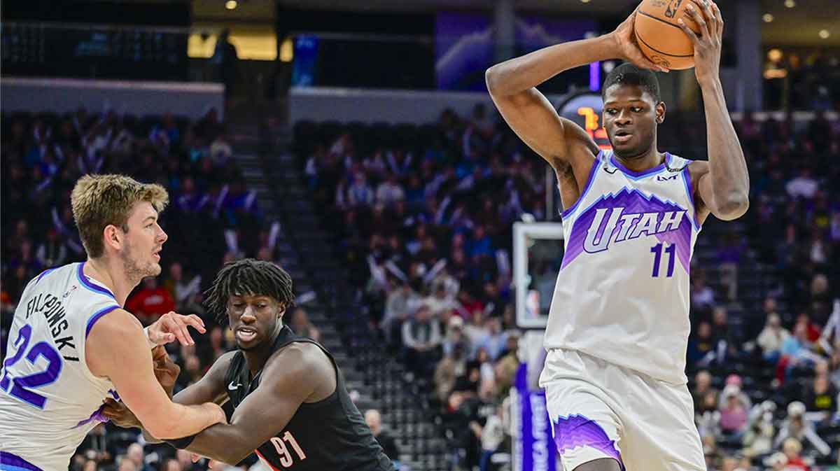 Utah Jazz center Mo Bamba (11) waits to pass to Utah Jazz center Kyle Filipowski (22) during the second half against the Portland Trail Blazers at Delta Center.