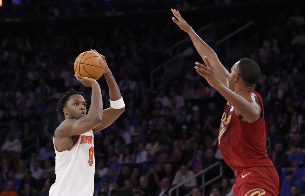 OG Anunoby, who scored 24 points, shoots a jumper over Evan Mobley during the Knicks' 119-111 win over the Cavaliers at Madison Square Garden on Oct. 22, 2025.
