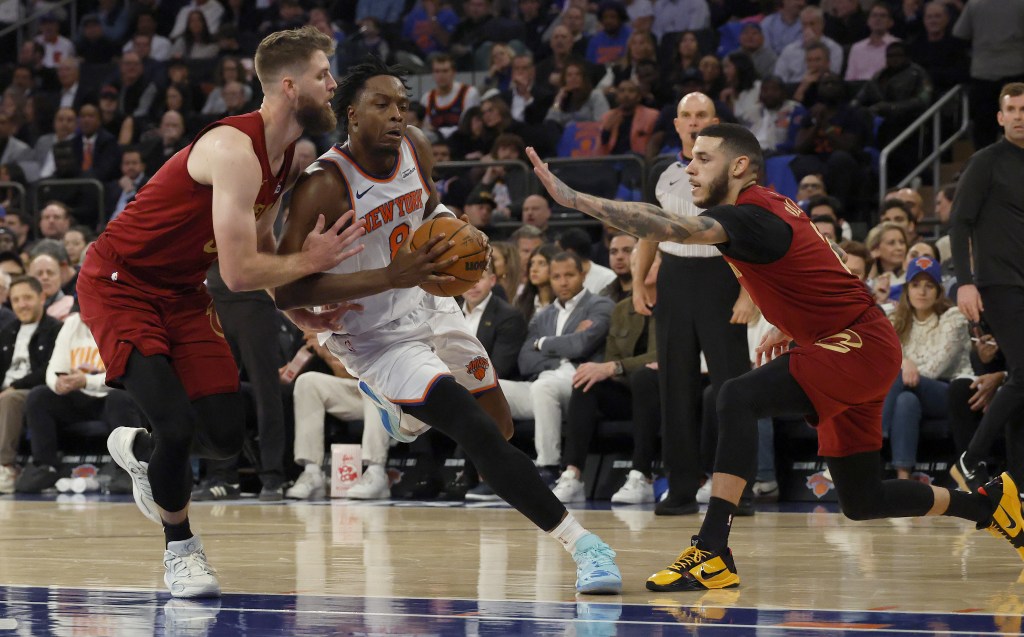 OG Anunoby, who scored a game-high 24 points, drives between two Cavaliers  defenders during the Knicks' opening-night home win.
