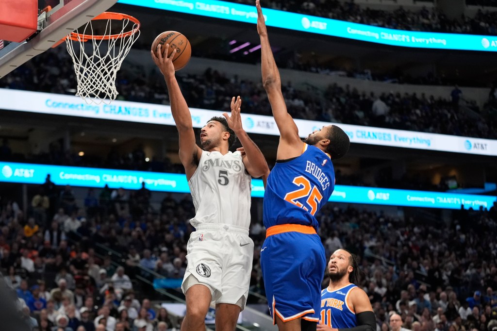 Quentin Grimes goes up for a layup as Mikal Bridges defends during the Knicks' 129-114 loss to the Mavericks.