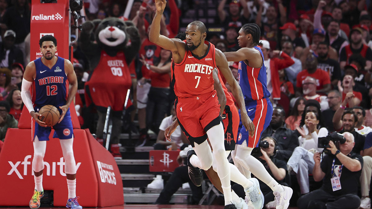 Houston Rockets forward Kevin Durant (7) reacts after scoring a basket during the fourth quarter against the Detroit Pistons at Toyota Center.