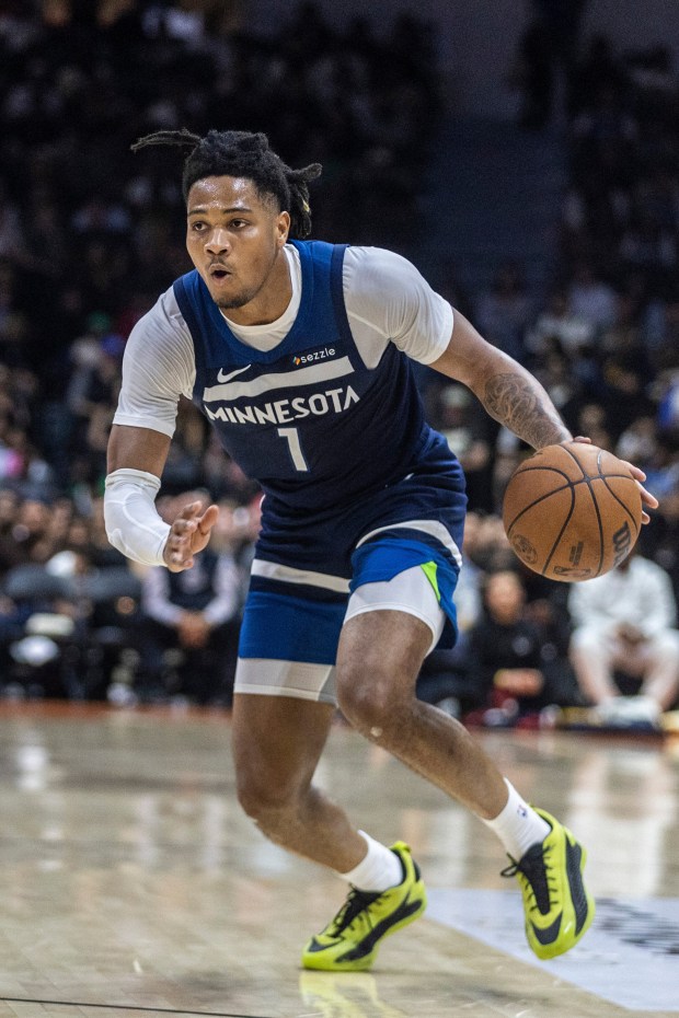 Terrence Shannon dribbles