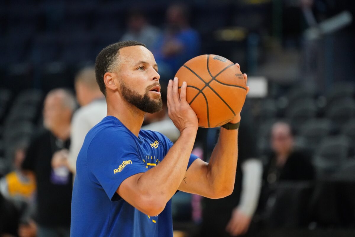 Golden State Warriors guard Stephen Curry (30) warms up before the game against the Los Angeles Lakers at Chase Center.