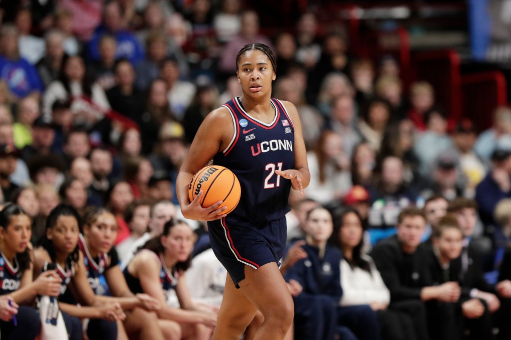 UConn star Sarah Strong on 'whole other level' as a sophomore