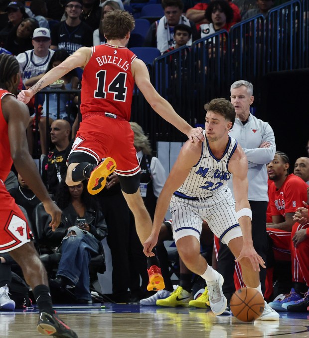 Chicago guard Matas Buzelis (14) leaps over Orlando forward Franz...