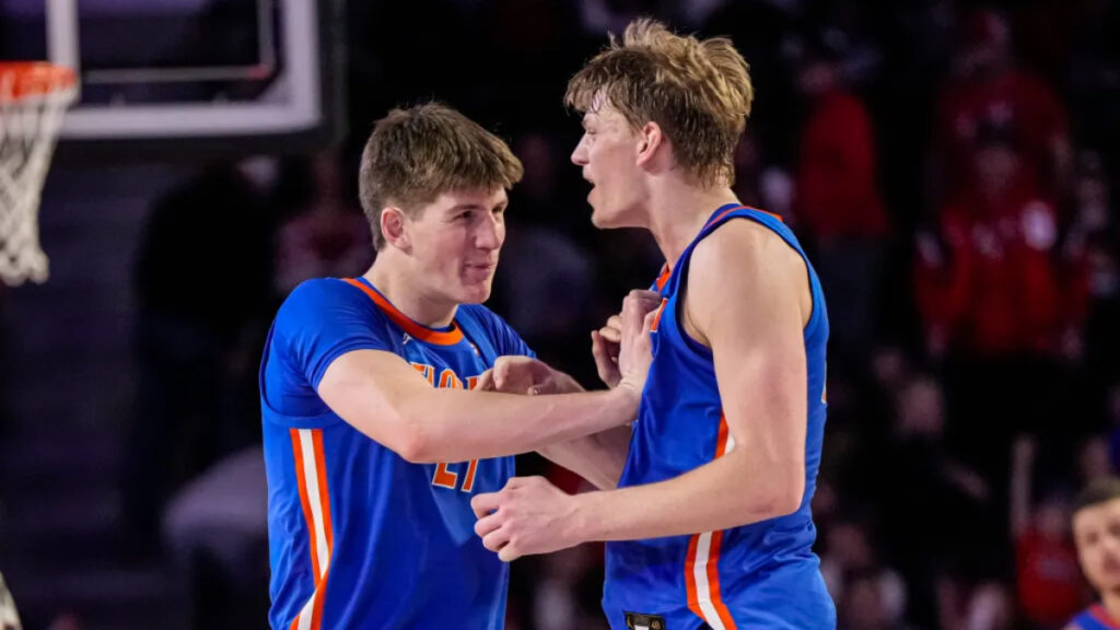 Florida Gators forwards Alex Condon (21) and Thomas Haugh (10). (Dale Zanine-USA TODAY Sports)