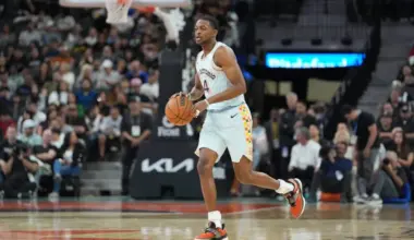 Why De'Aaron Fox isn't playing for Spurs ahead of possible injury return image