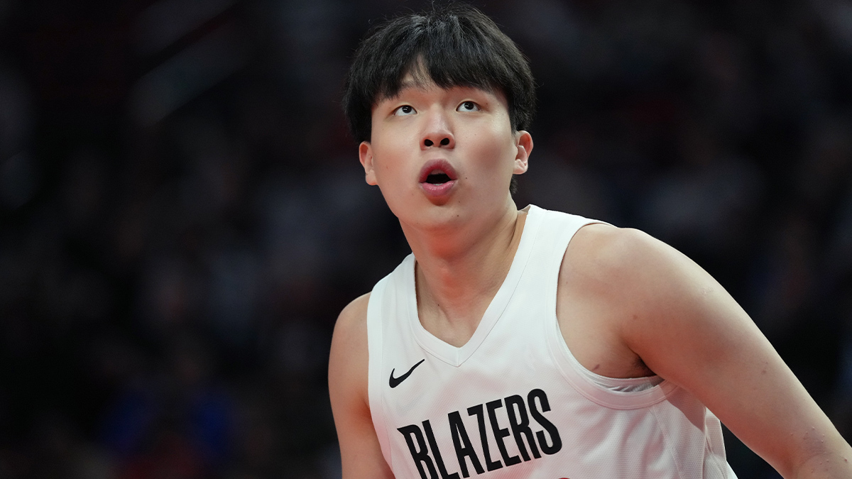 Trail Blazers’ Yang Hansen gifts Warriors fan signed shoes – NBC Sports Bay Area & California