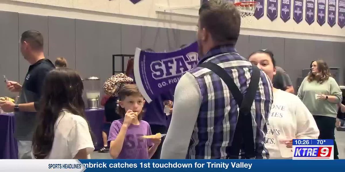 SFA basketball teams connect with fans at annual Meet the Jacks event