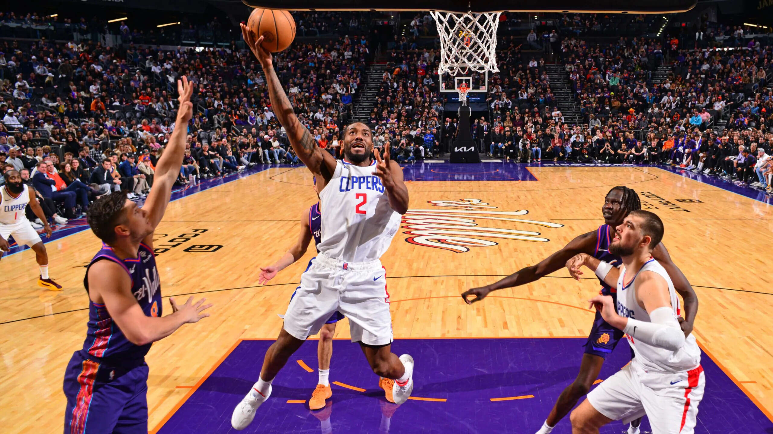 A scene from previous Los Angeles Clippers vs. Phoenix Suns game (Image via NBA) A scene from previous Los Angeles Clippers vs. Phoenix Suns game