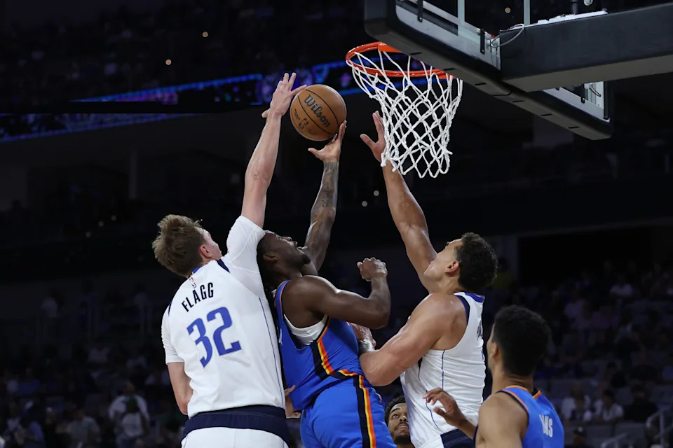 FORT WORTH, TEXAS - OCTOBER 06: Cason Wallace #22 of the Oklahoma City Thunder is defended by Dwight Powell #7 and Cooper Flagg #32 of the Dallas Mavericks during the first half of a preseason game at Dickies Arena on October 06, 2025 in Fort Worth, Texas. NOTE TO USER: User expressly acknowledges and agrees that, by downloading and or using this photograph, User is consenting to the terms and conditions of the Getty Images License Agreement. (Photo by Stacy Revere/Getty Images)