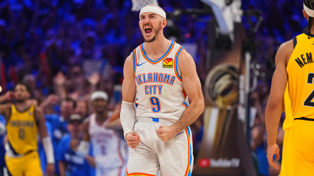 Alex Caruso to miss games after sustaining concussion vs. Houston Rockets